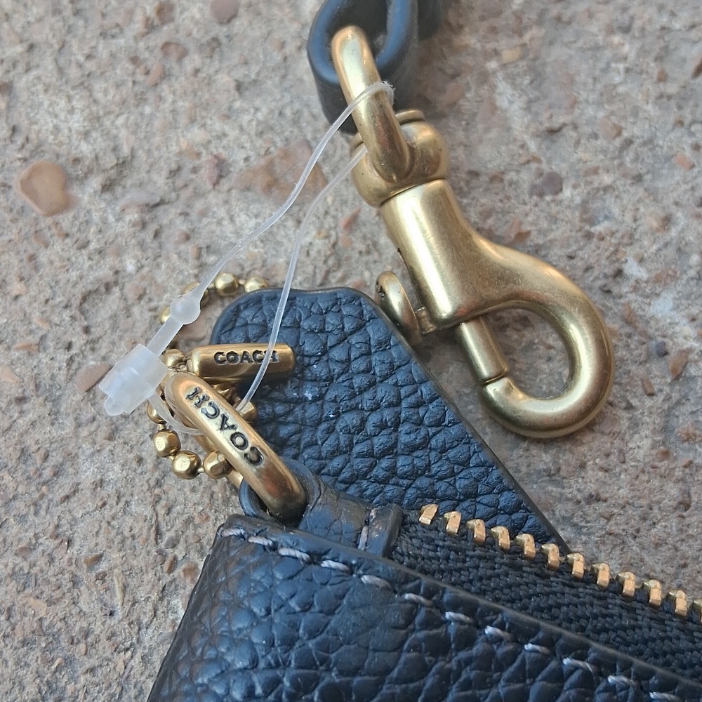 Womens Coach Black Pebbled Leather Wristlet - Picture 3 of 5